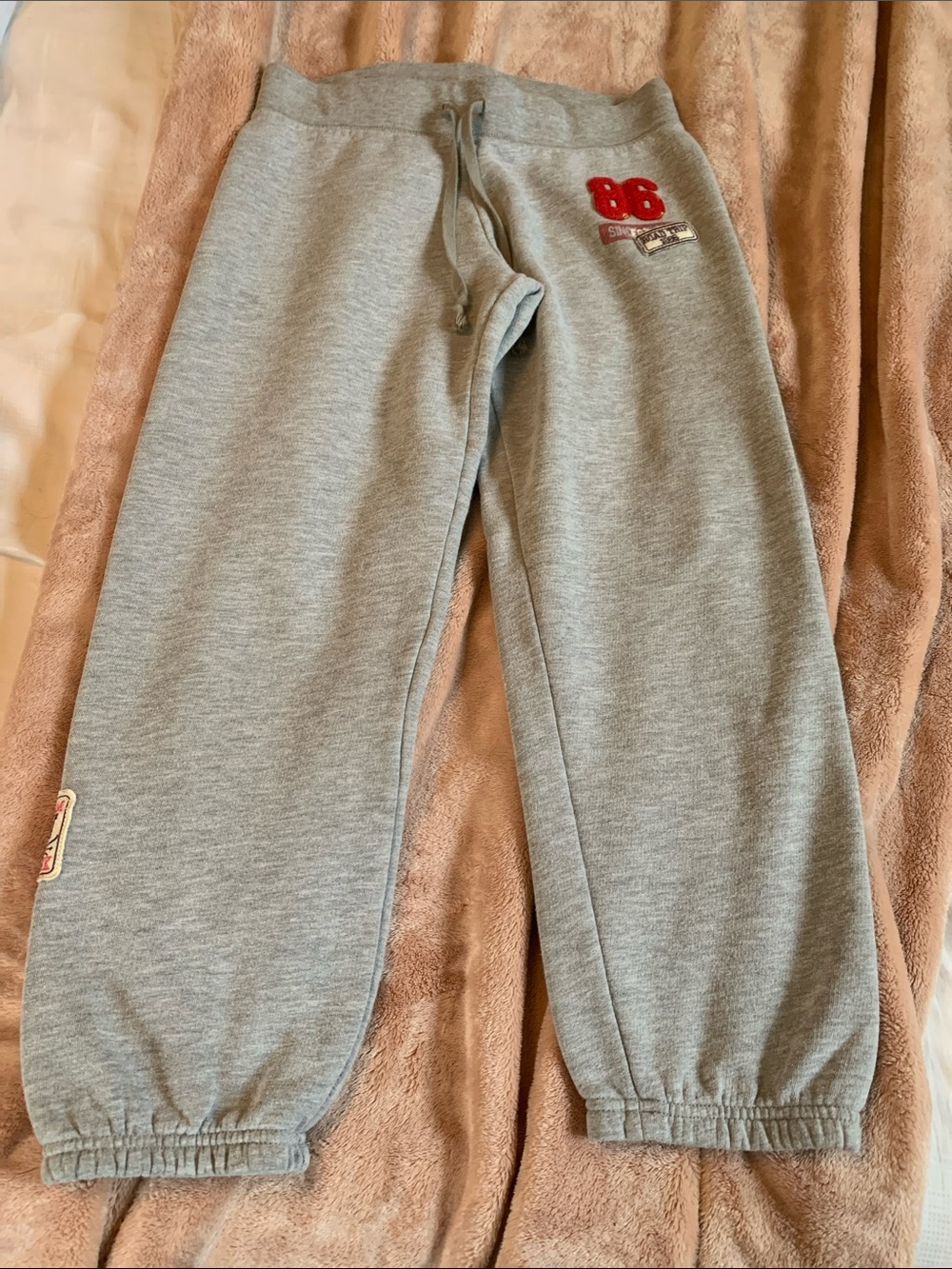 VTG Y2K VS PINK Gray Road Trip 1986 Patchwork Crest Sweatpants Rare